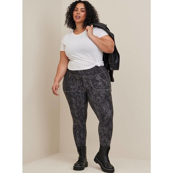 Torrid 4 Pocket Crop Active Legging Performance Core Dusty Snake Grey Plus 3 3X - Picture 5 of 10